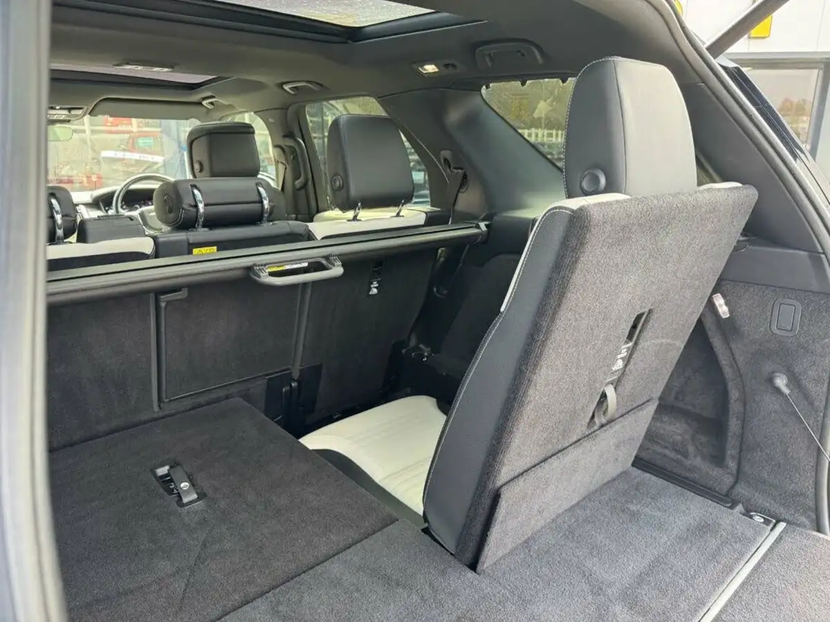 2021-land-rover-discovery-30-d300-r-dynamic-se-big-21