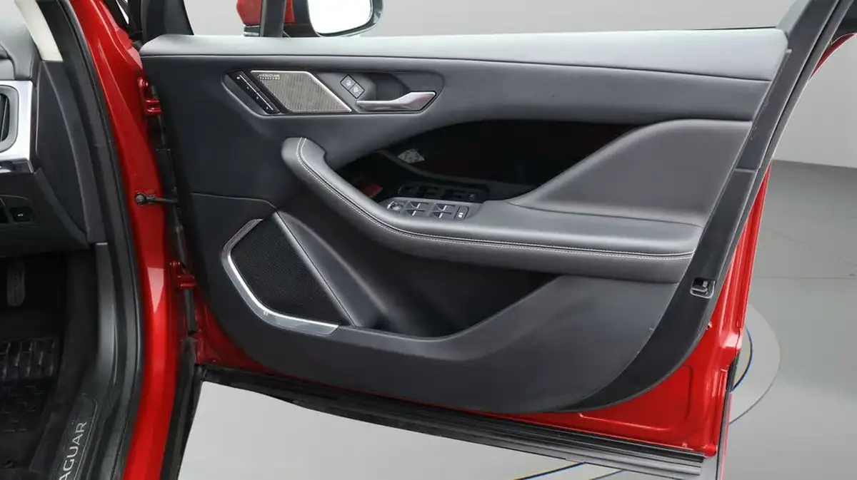 2021-jaguar-i-pace-ev400-hse-big-14