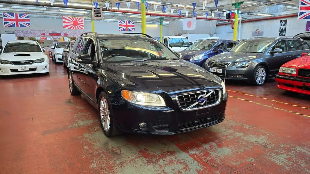 2010-volvo-v70-big-23