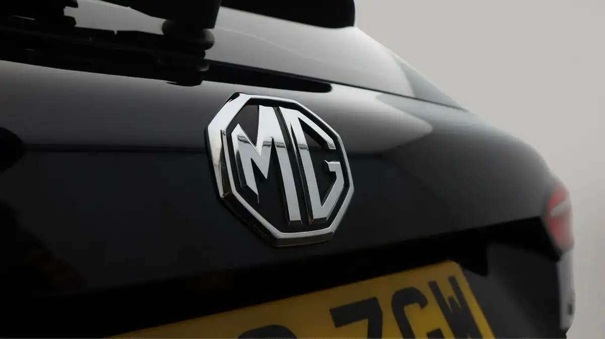 2022-mg-hs-15t-gdi-exclusive-162ps-dct-big-22