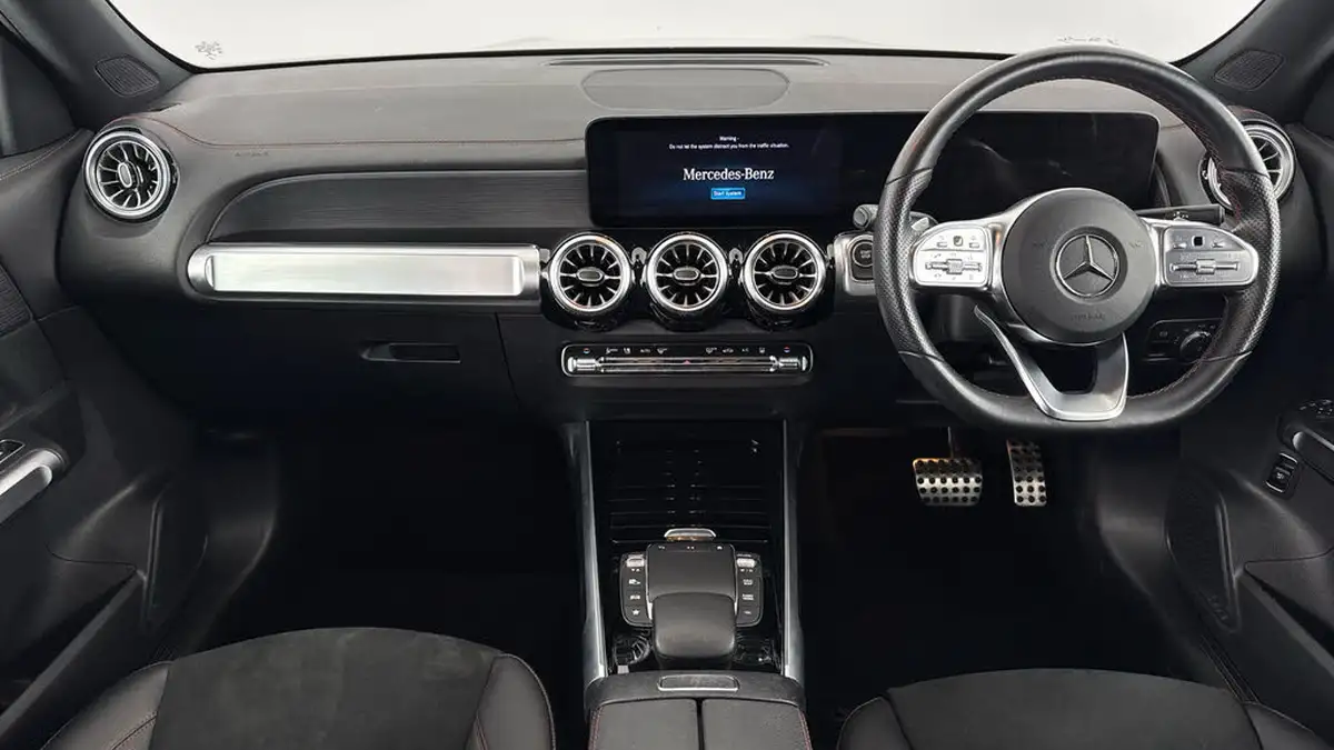 2022-mercedes-benz-eqb-e-eqb-300-amg-line-big-10
