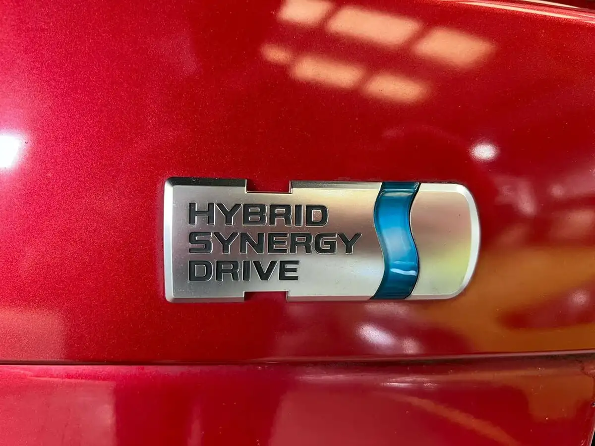 2010-toyota-prius-big-16