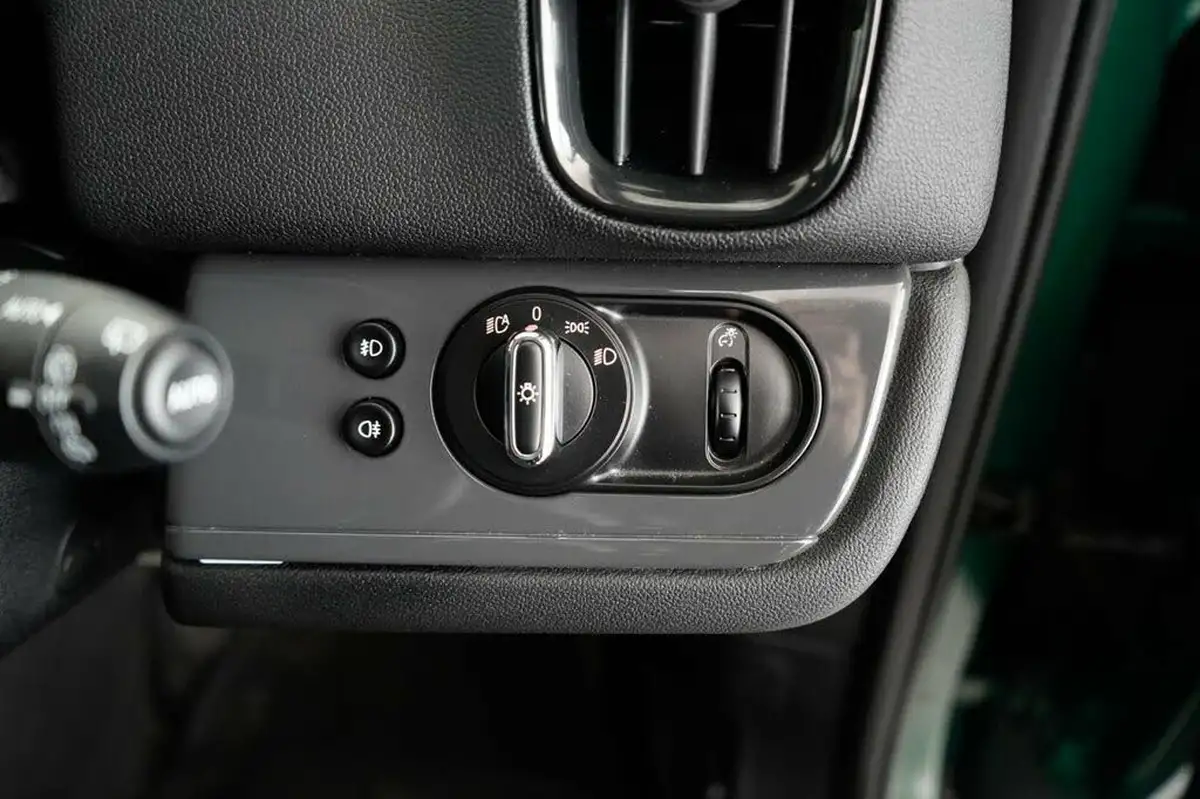 2022-mini-countryman-15-cooper-classic-auto-big-35