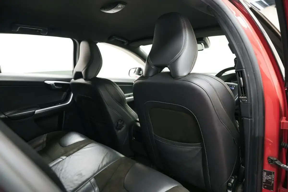 2015-volvo-v60-16td-d2-r-design-big-14