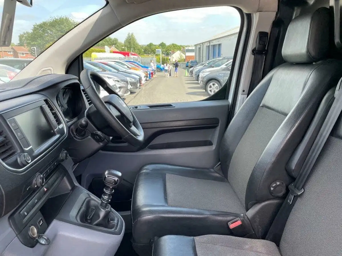 2019-vauxhall-vivaro-15td-2900-l2h1-dynamic-big-8