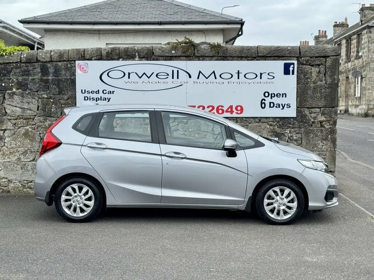2018-honda-jazz-13-i-vtec-se-cvt-big-2