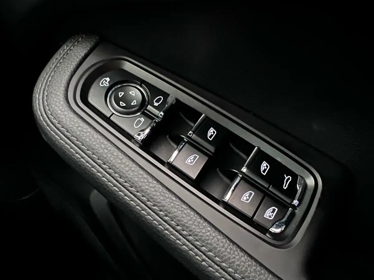 2016-porsche-macan-30td-s-big-42