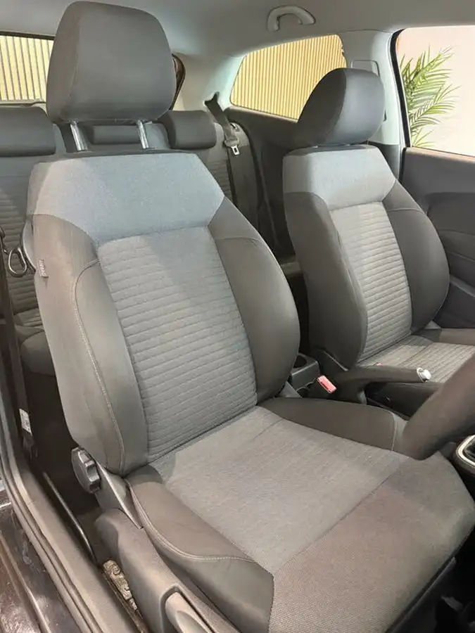 2010-volkswagen-polo-12-se-60ps-3d-big-13