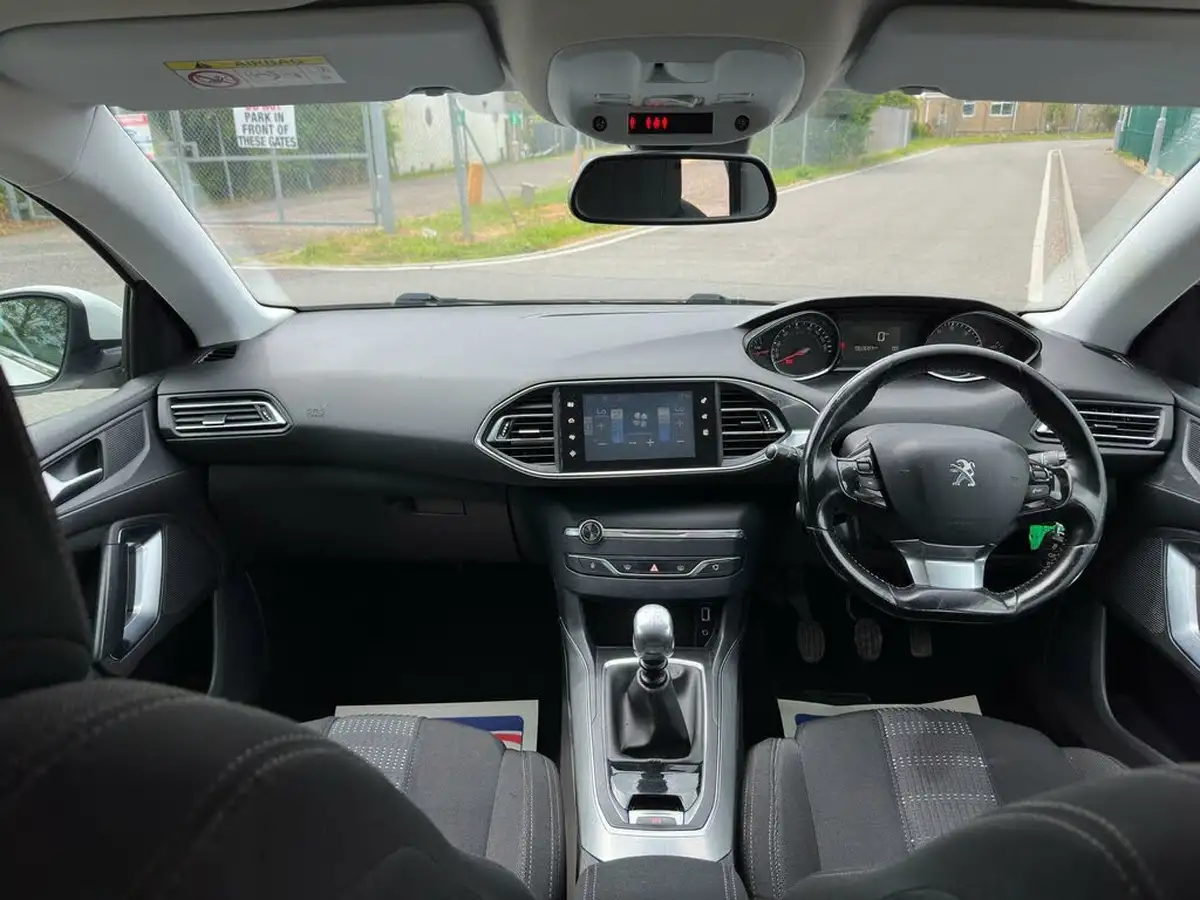 2017-peugeot-308-16-bluehdi-allure-big-31