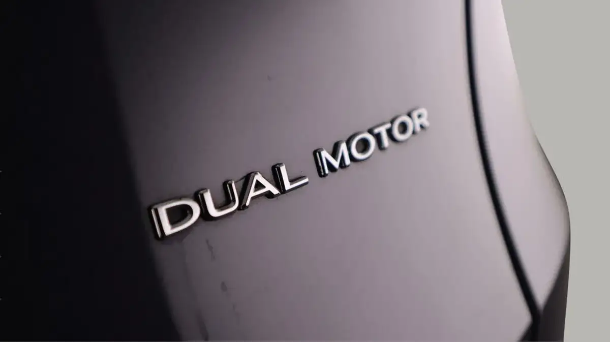 2022-tesla-model-y-e-long-range-big-21