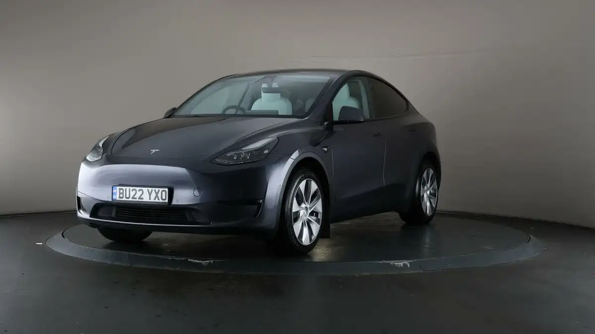 2022-tesla-model-y-e-long-range-big-37