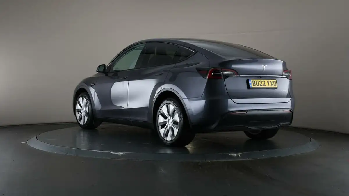 2022-tesla-model-y-e-long-range-big-65