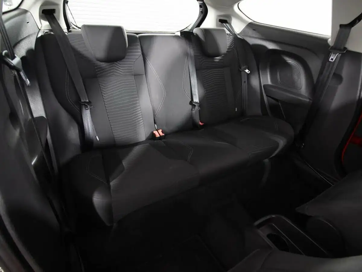 2014-ford-fiesta-10-zetec-100ps-ecoboost-ss-3d-big-17