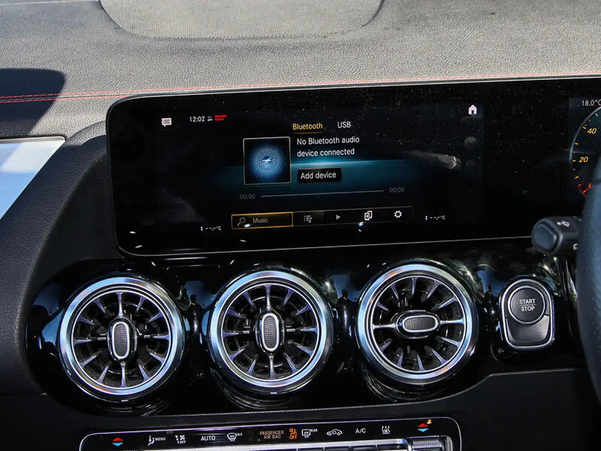 2021-mercedes-benz-eqa-e-eqa-250-amg-line-big-15