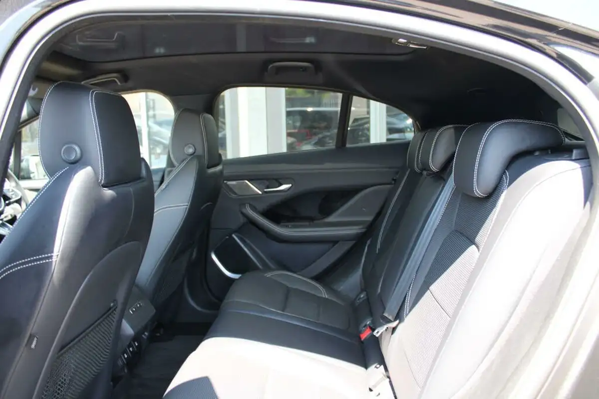 2019-jaguar-i-pace-ev400-hse-big-14