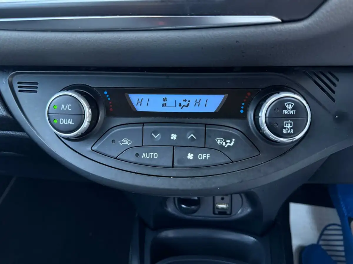 2019-toyota-yaris-15-vvt-i-icon-tech-98bhp-hybrid-1497cc-e-cvt-big-40