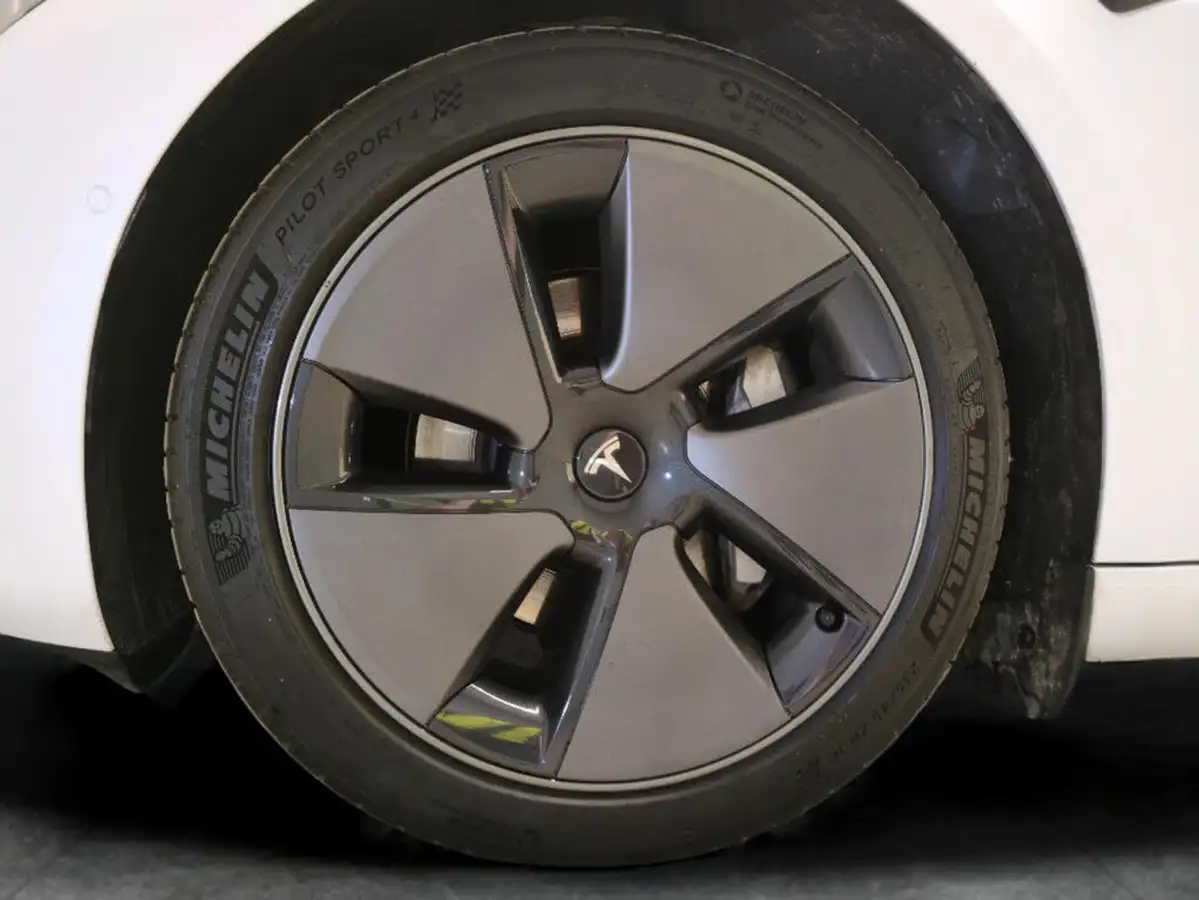 2021-tesla-model-3-e-long-range-awd-big-22