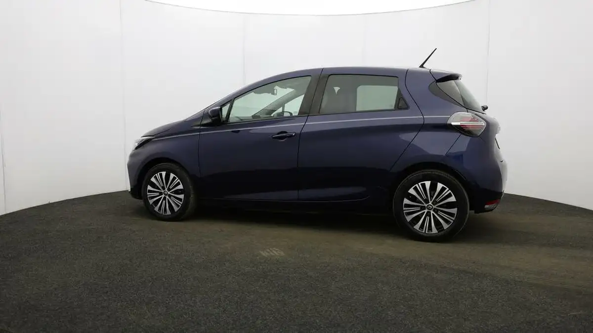 2021-renault-zoe-e-riviera-limited-edition-big-36