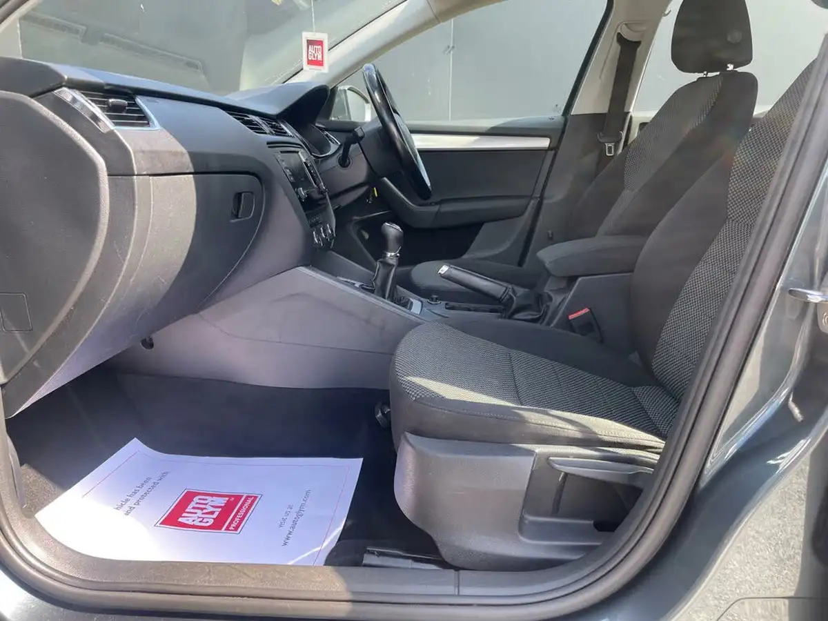 2016-skoda-octavia-20tdi-se-estate-big-26