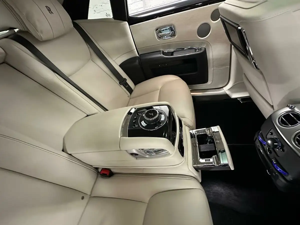 2018-rolls-royce-ghost-66-big-10