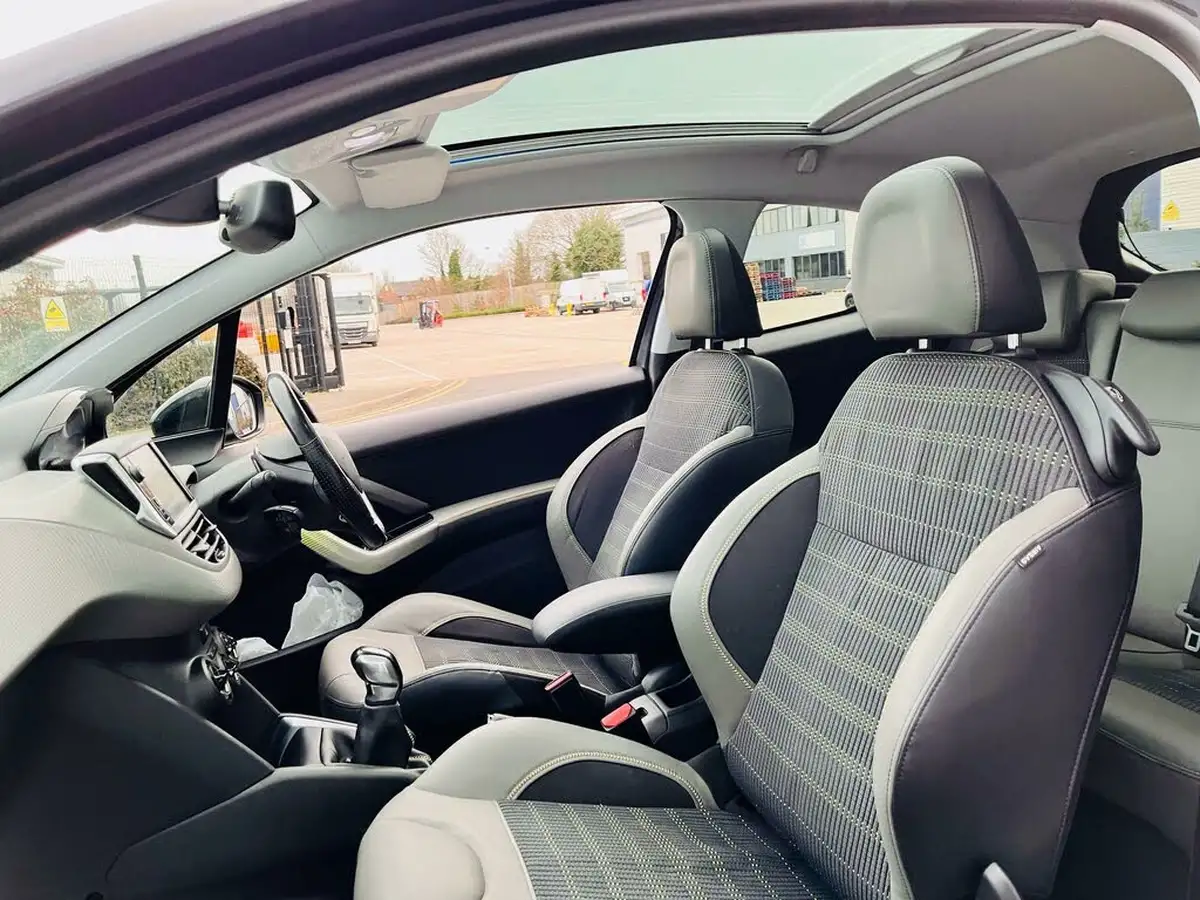 2016-peugeot-208-12-puretech-allure-82bhp-3d-big-25