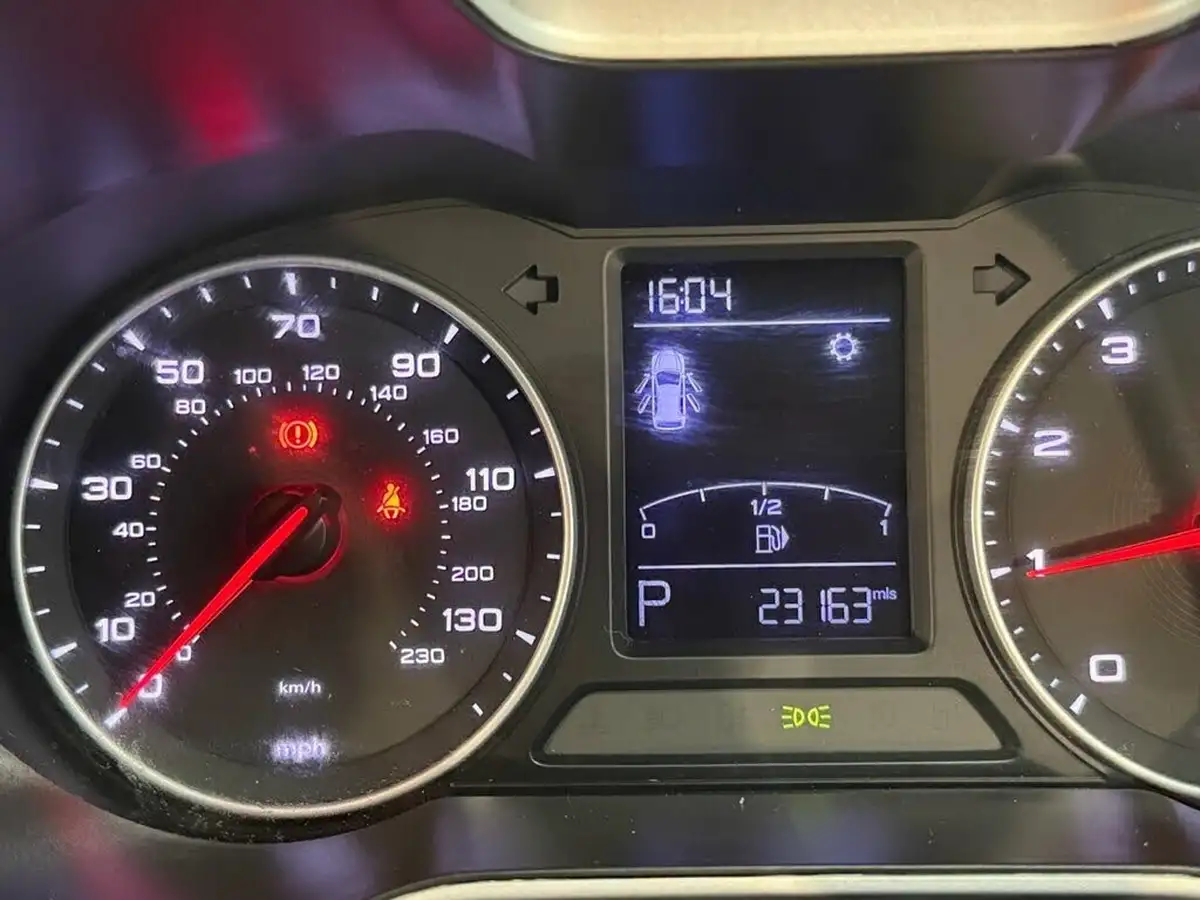 2019-mg-zs-suv-10t-gdi-exclusive-111ps-big-39