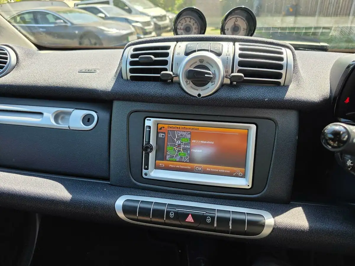 2012-smart-fortwo-10-passion-83bhp-coupe-softouch-big-13