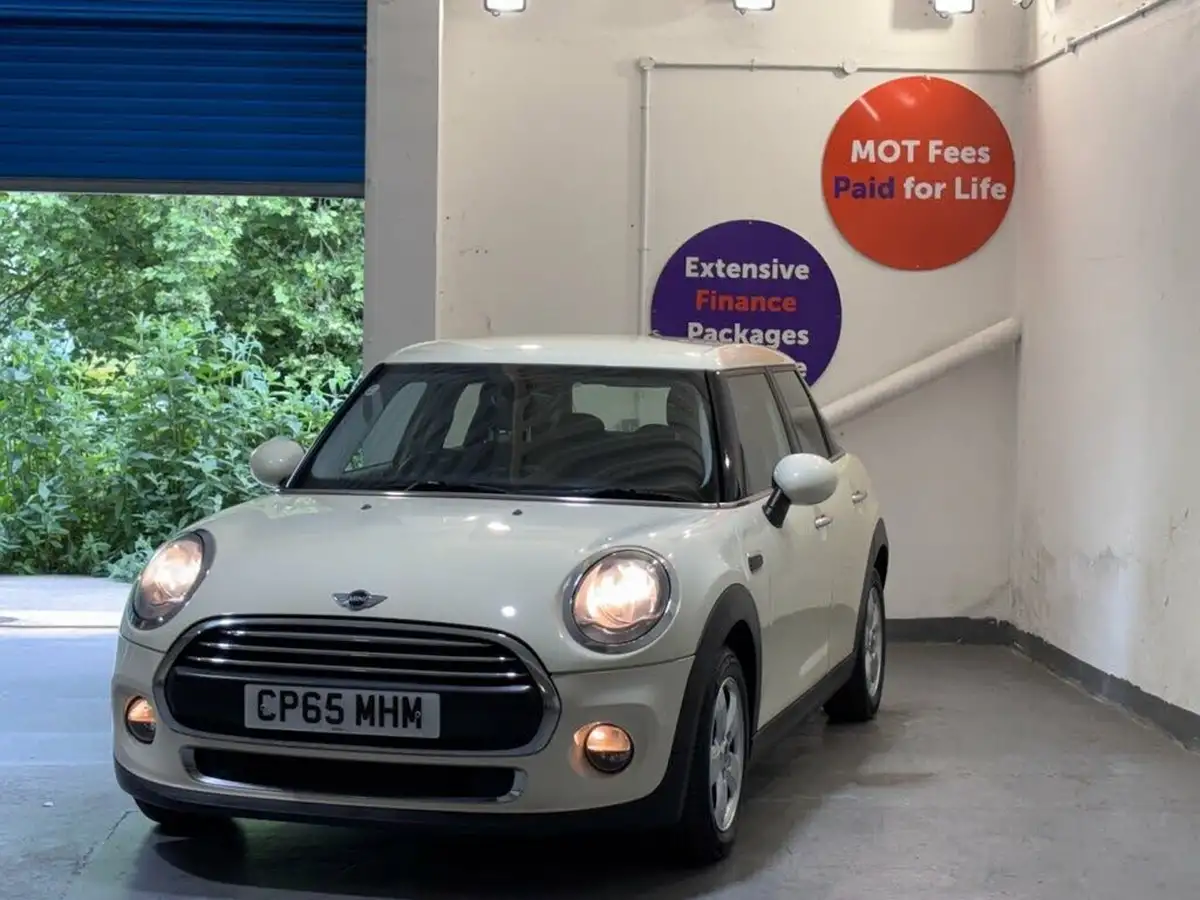 2015-mini-cooper-12-one-ss-5d-big-3