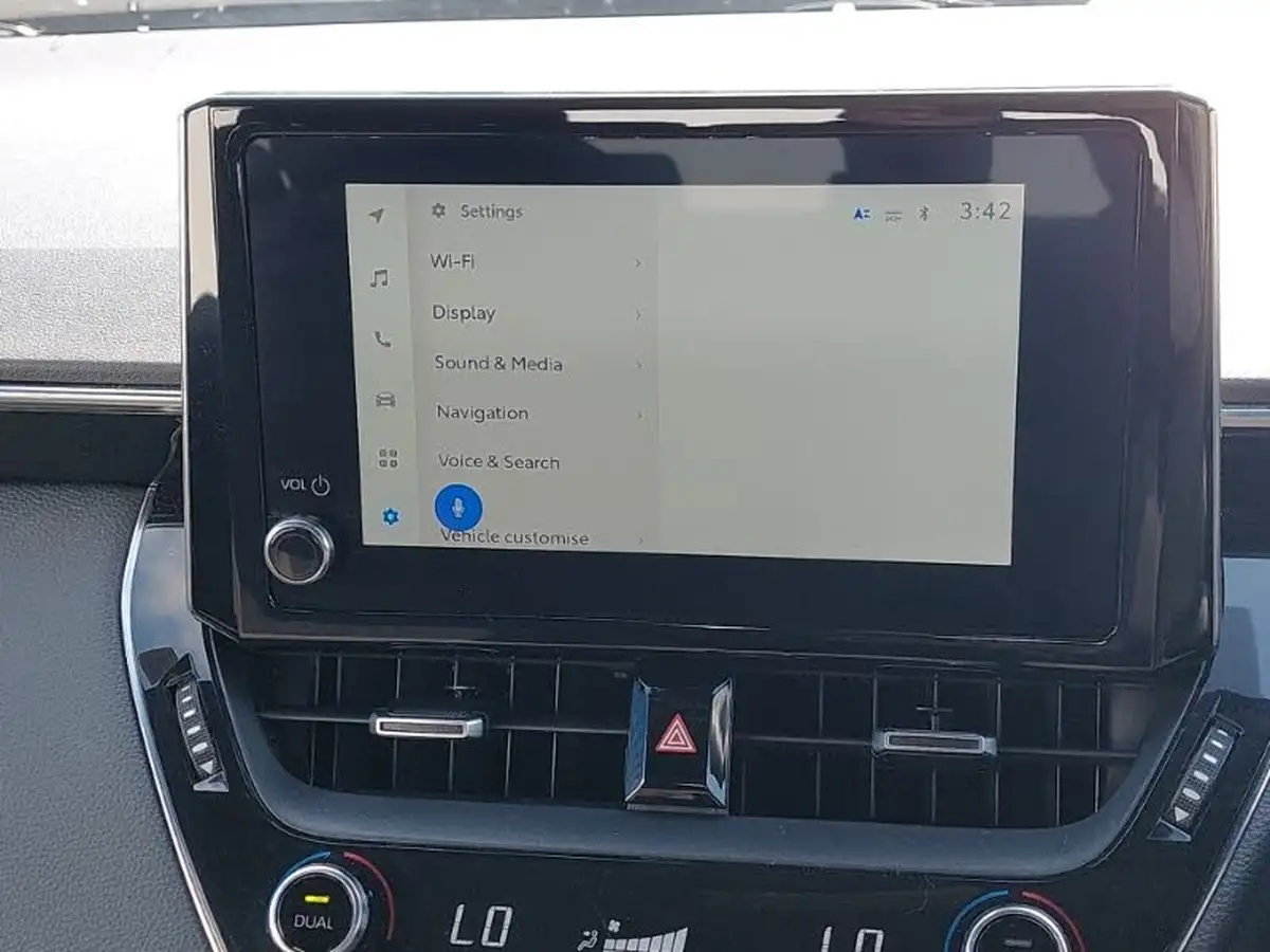 2022-toyota-corolla-20-vvt-i-icon-tech-hatchback-big-17