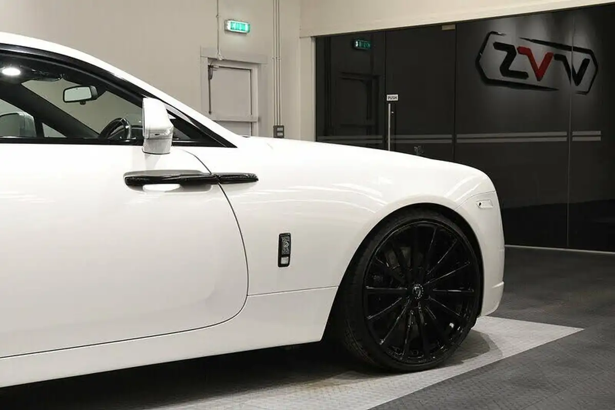 2017-rolls-royce-wraith-66-no-trim-big-38