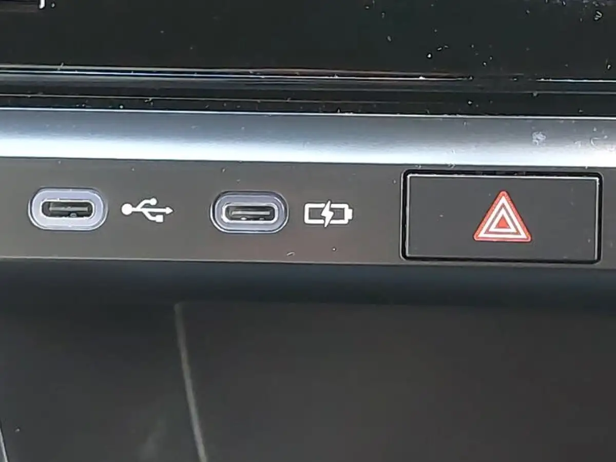 2024-lexus-lbx-15-premium-big-16