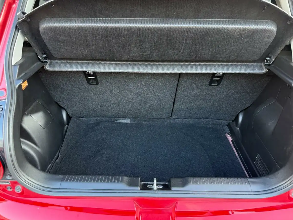 2019-suzuki-swift-12-dualjet-attitude-big-14