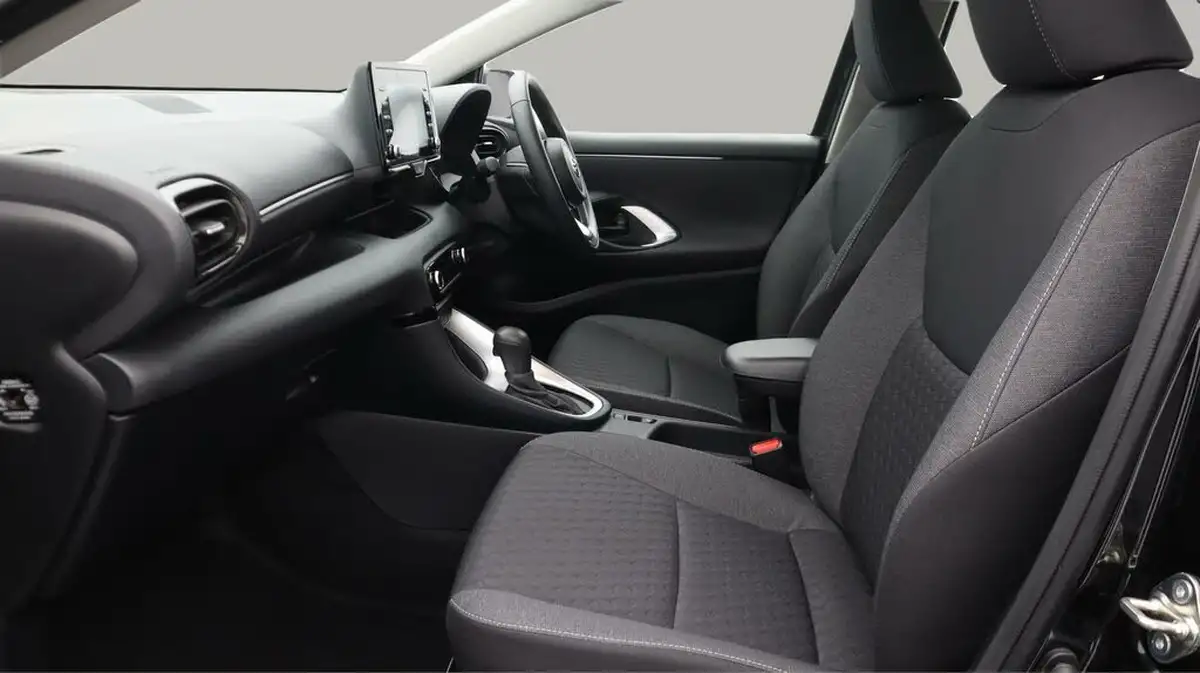 2023-toyota-yaris-15-vvt-i-icon-big-14