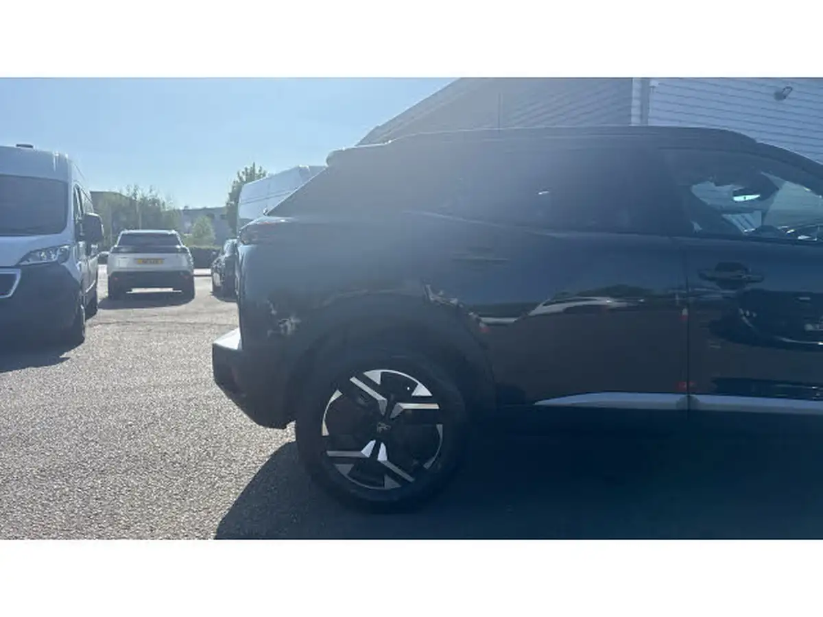 2023-peugeot-2008-suv-big-6