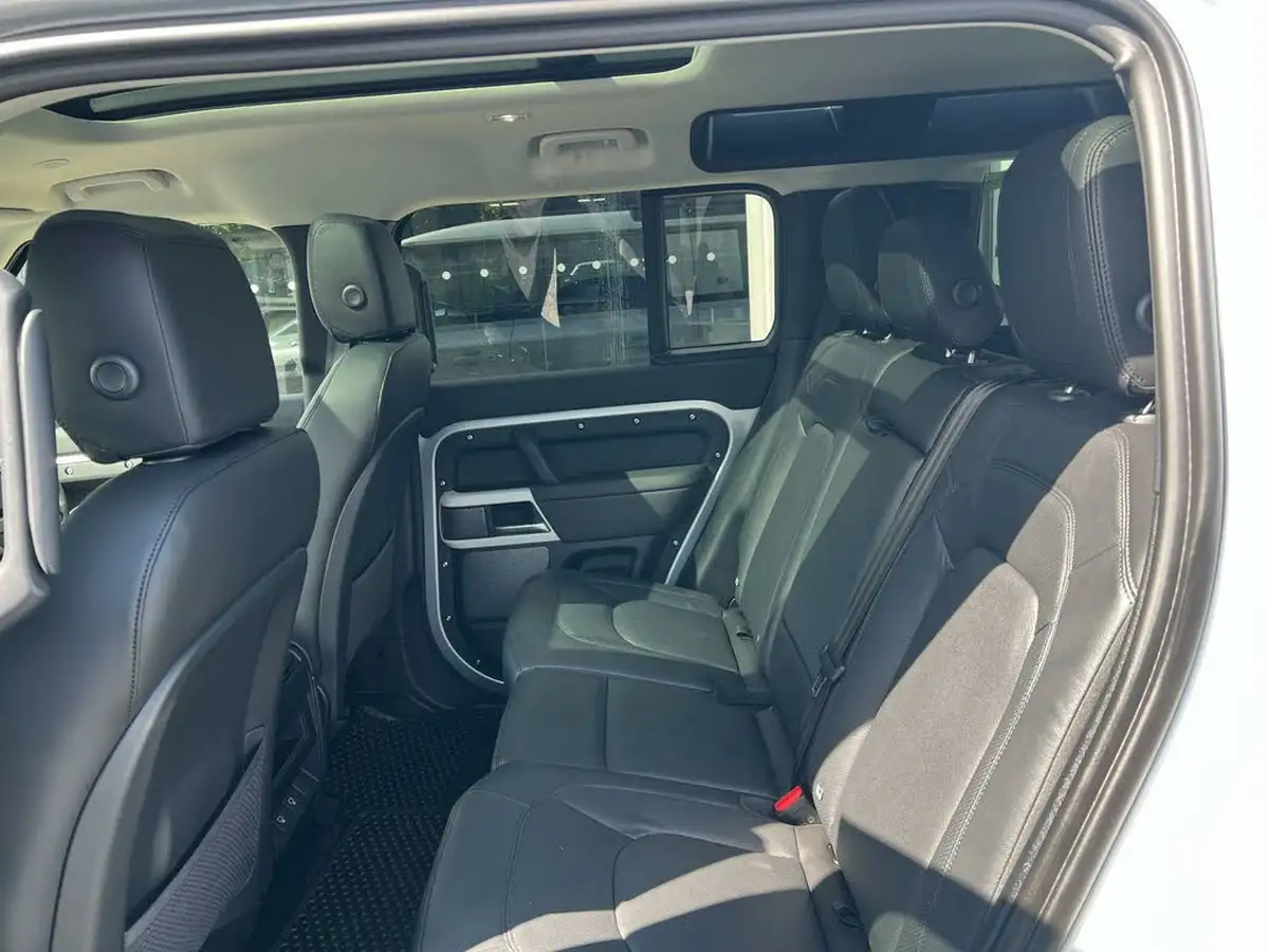 2024-land-rover-110-defender-30-d250-xs-edition-big-19