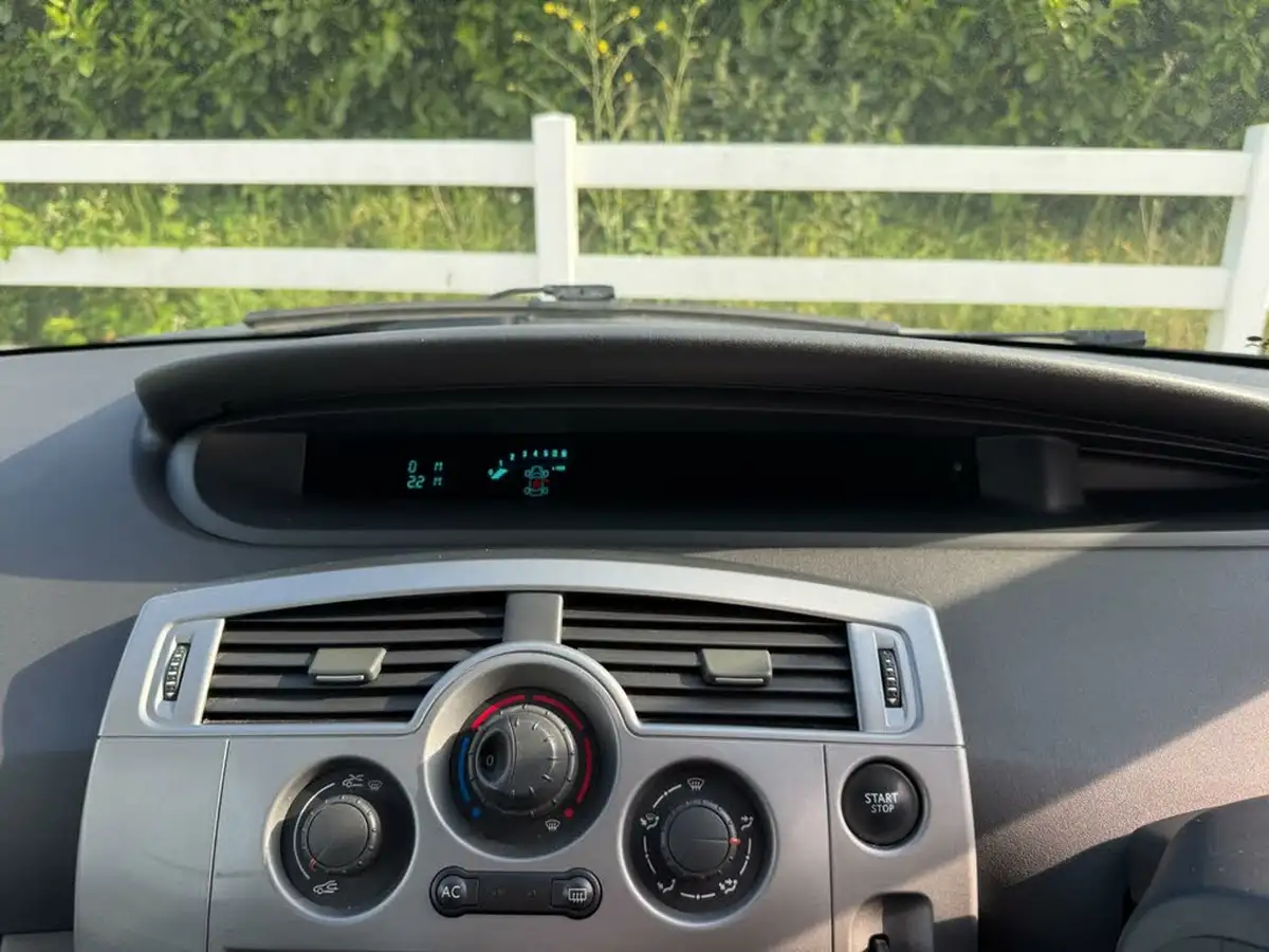 2008-renault-scenic-16-dynamique-big-24