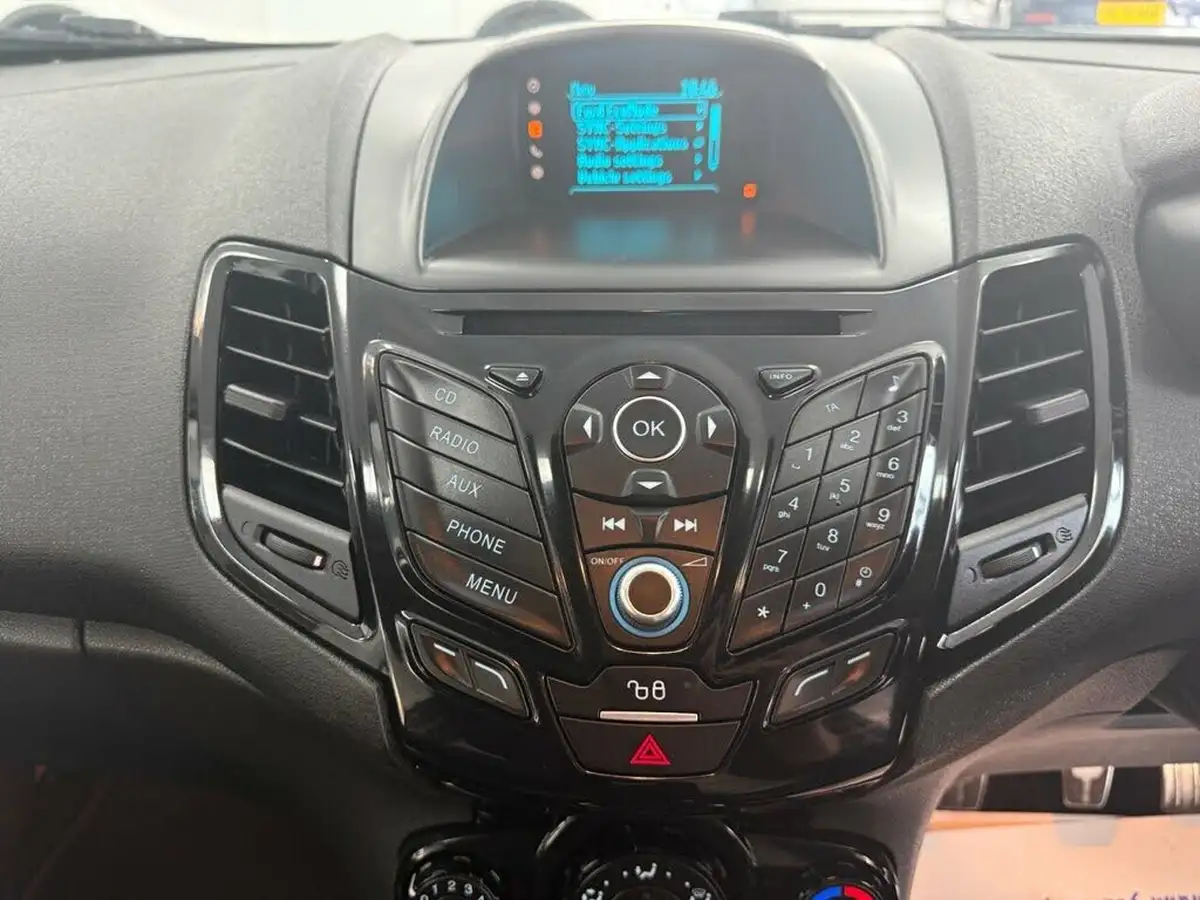 2015-ford-fiesta-10-zetec-s-black-edition-big-34
