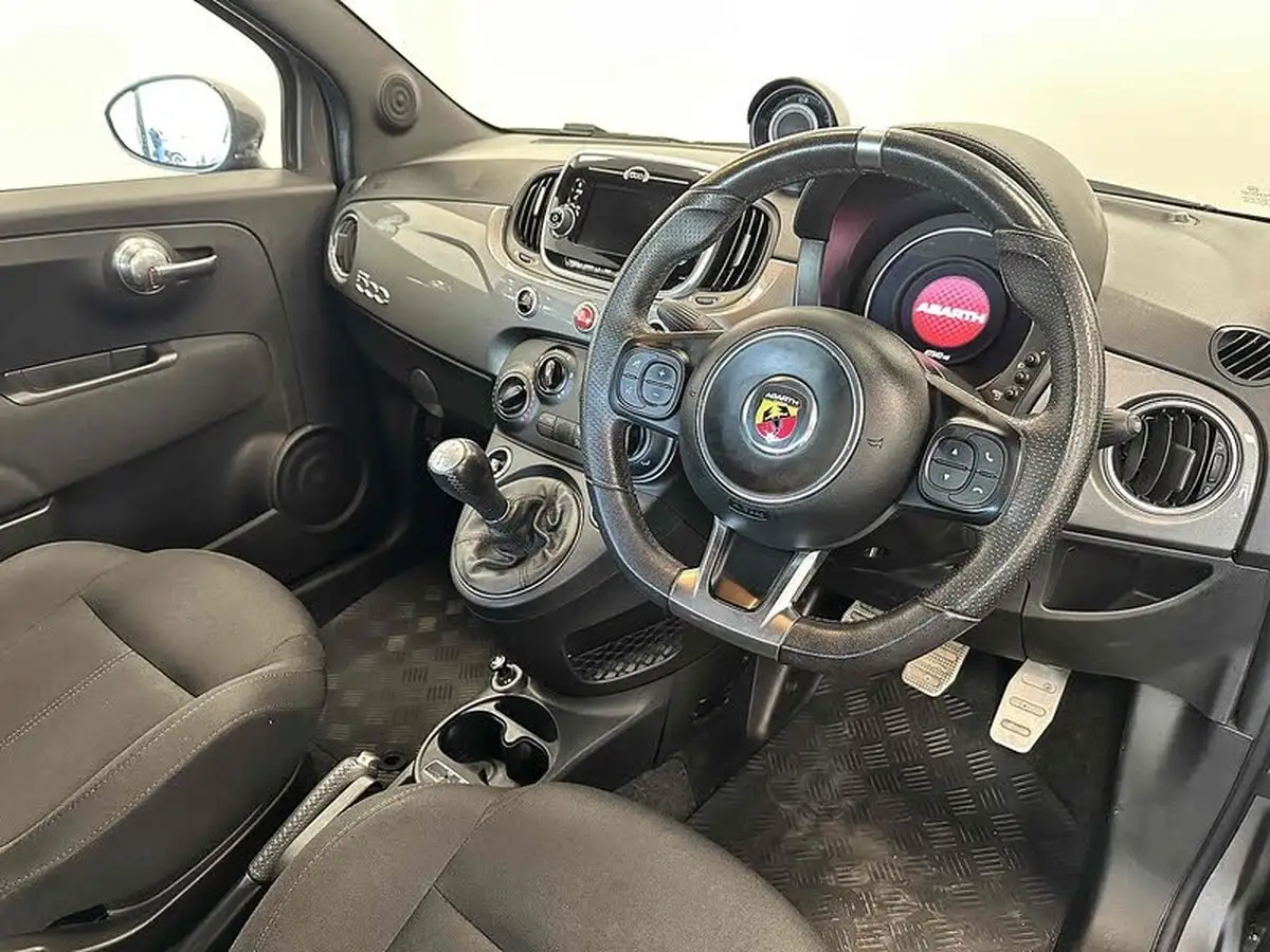 2017-abarth-595-14-tjet-big-8