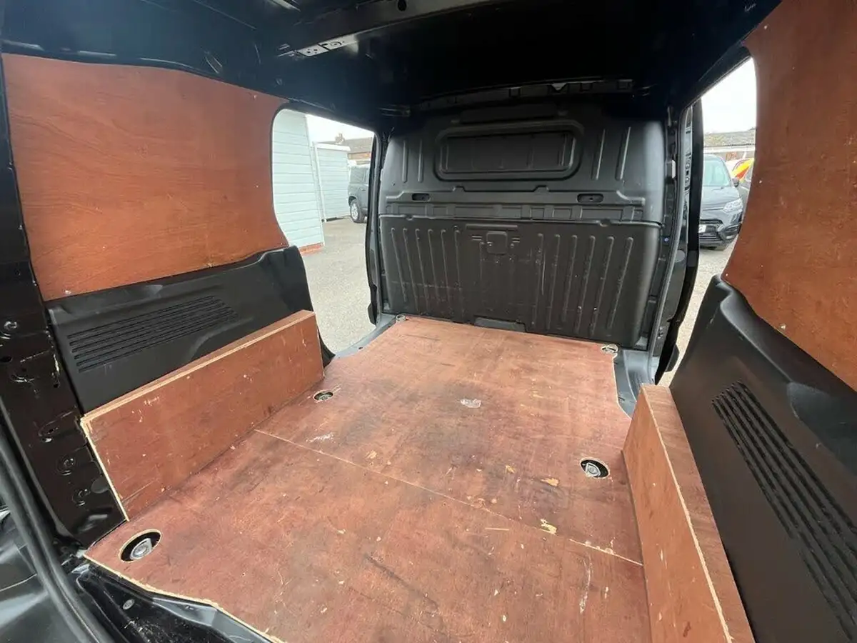 2022-toyota-proace-city-15d-active-big-17