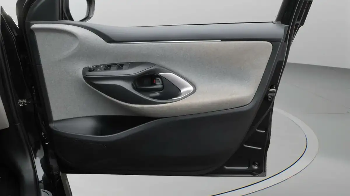 2022-toyota-yaris-15-vvt-i-excel-big-15