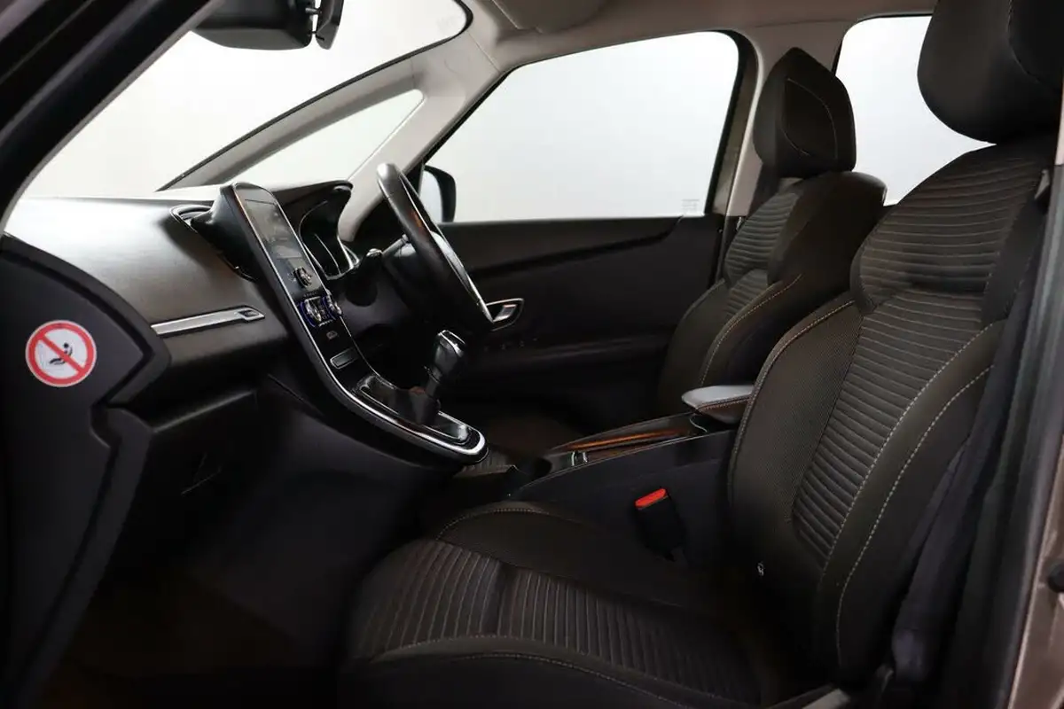 2018-renault-grand-scenic-13-tce-iconic-big-43