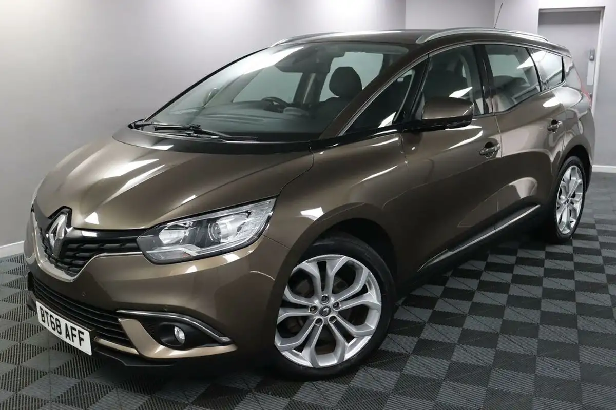 2018-renault-grand-scenic-13-tce-iconic-big-19