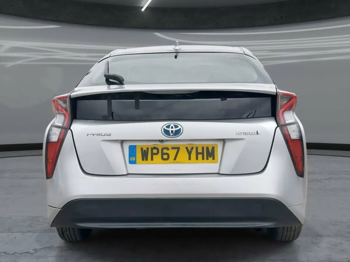 2017-toyota-prius-18-vvt-i-active-big-12