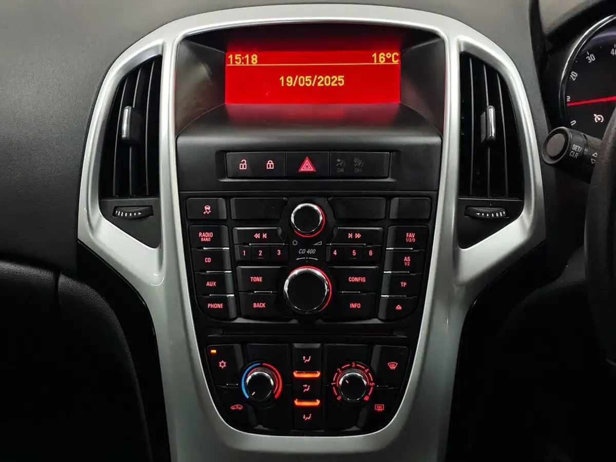 2013-vauxhall-astra-14-sri-turbo-140ps-1364cc-big-69