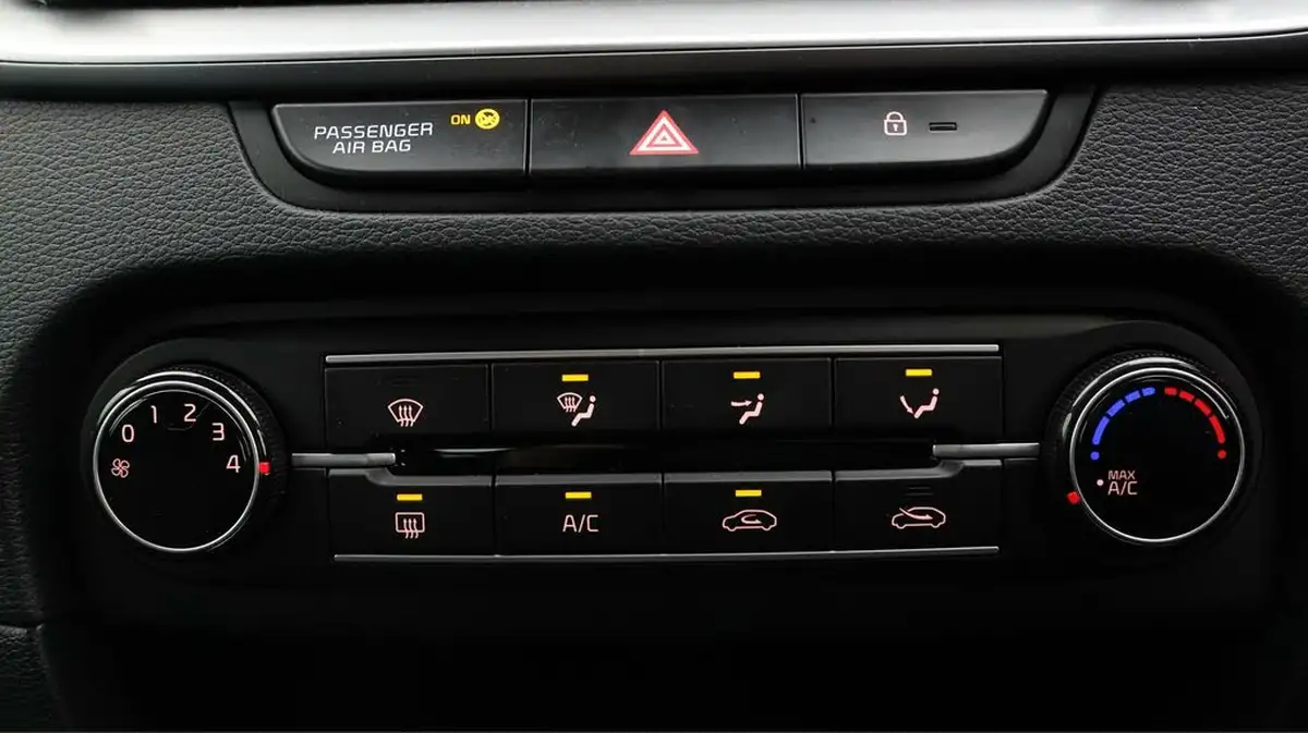 2024-kia-ceed-15-t-gdi-2-138bhp-hatchback-big-11
