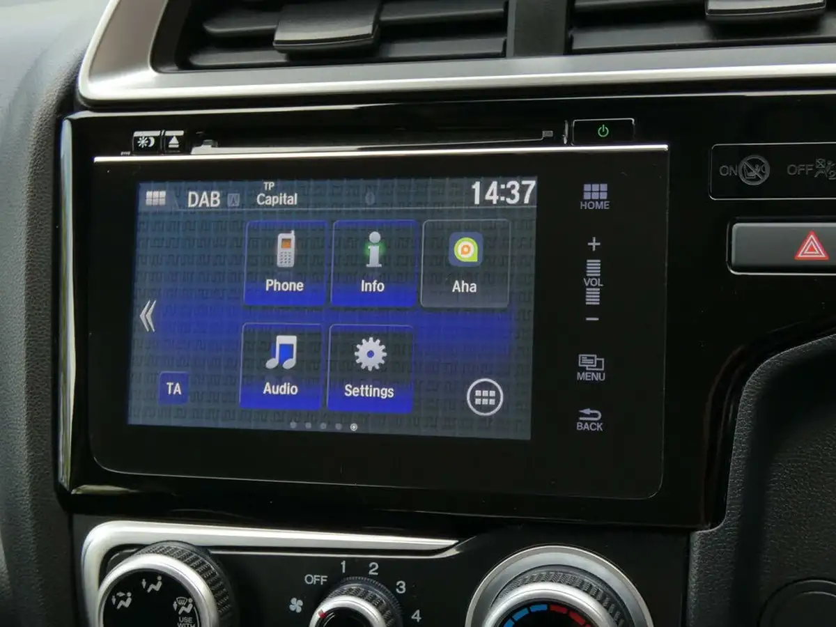 2018-honda-jazz-13-i-vtec-se-cvt-big-20