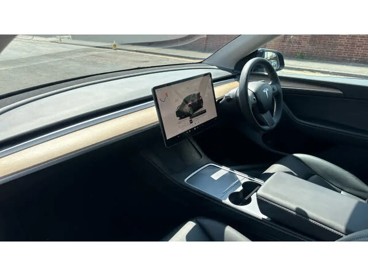 2022-tesla-model-y-e-long-range-big-8