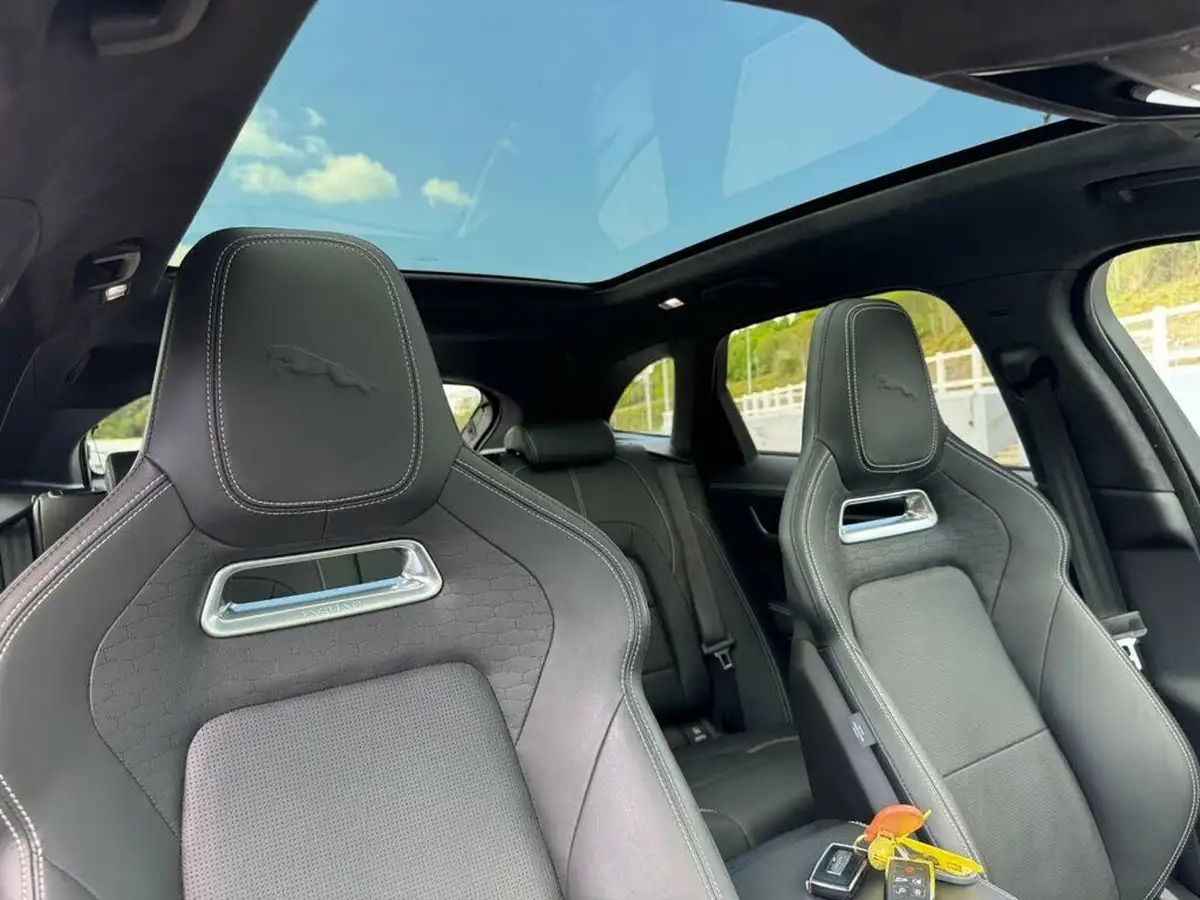 2023-jaguar-f-pace-20-d200-r-dynamic-hse-black-big-42