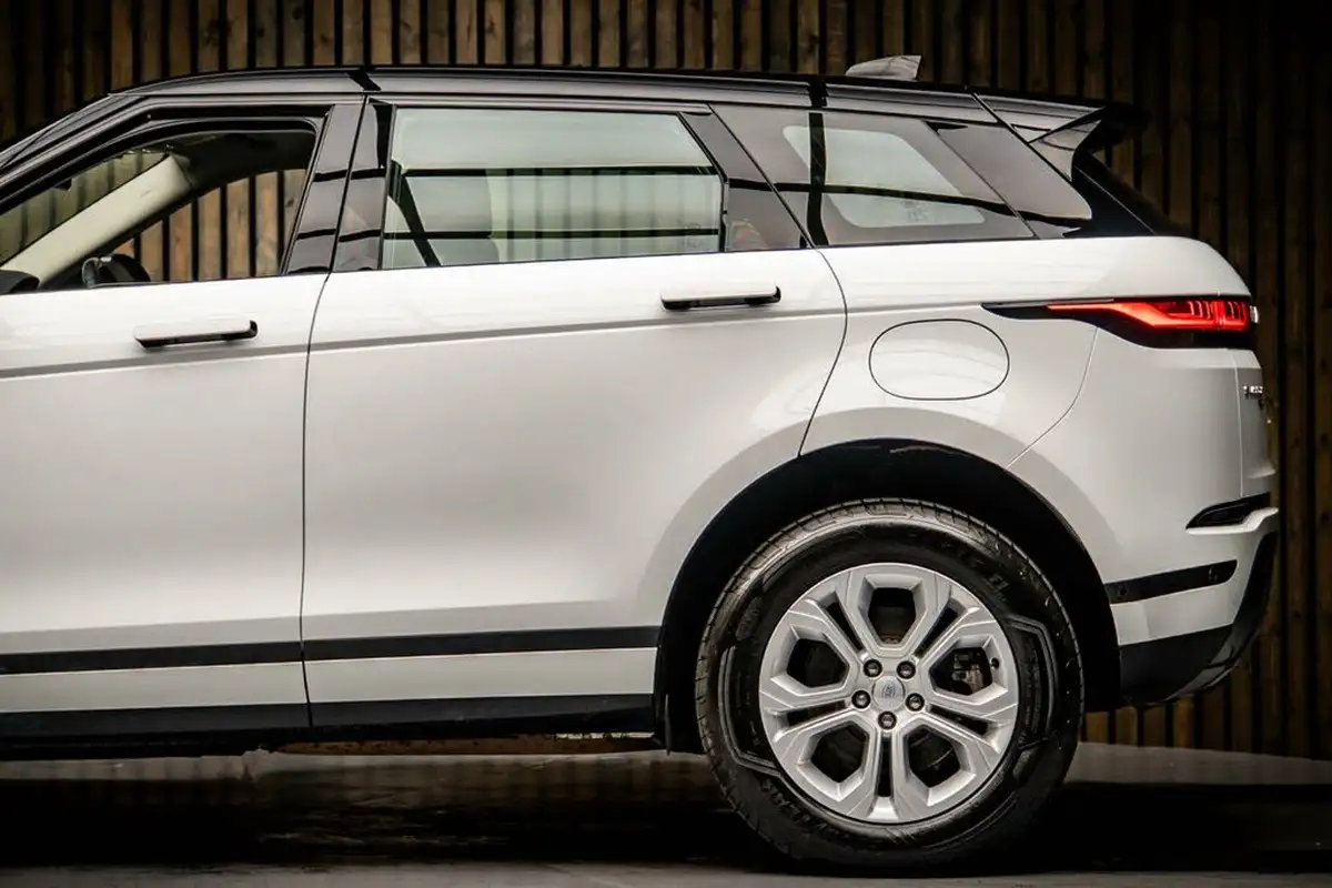 2021-land-rover-range-rover-evoque-15-p300e-s-big-17