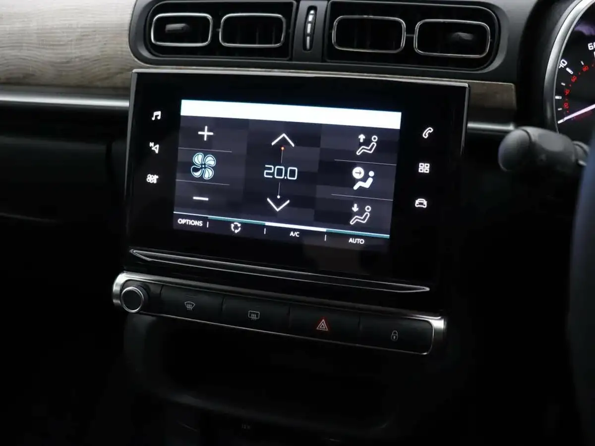 2021-citroen-c3-12-puretech-shine-plus-110ps-eat6-big-26
